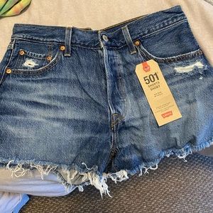 Levis womens jean shorts, size 29, NWT!
